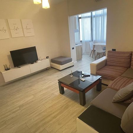 Lacasa-21 Dhjetori Тирана Екстериор снимка