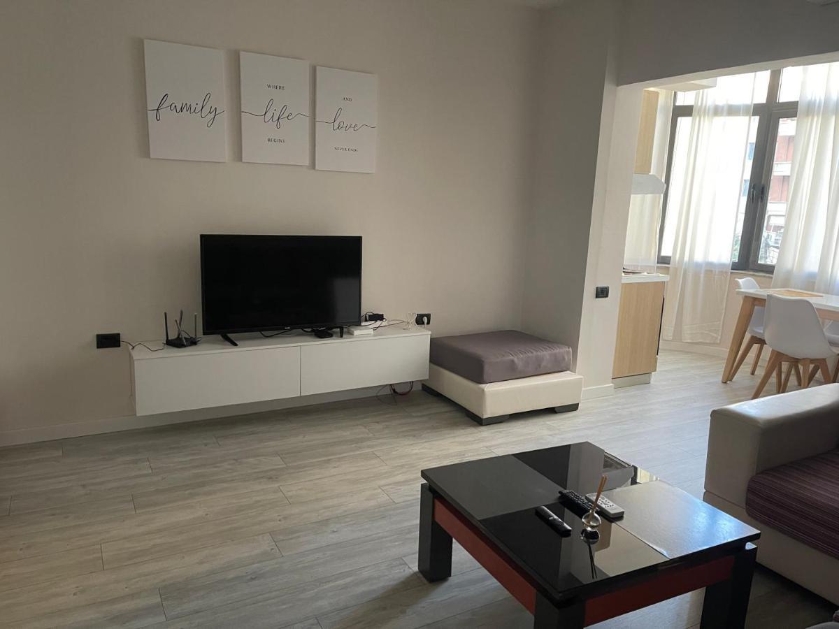 Lacasa-21 Dhjetori Тирана Екстериор снимка