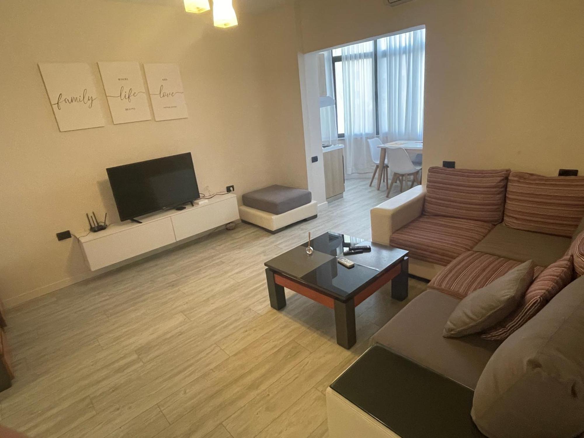 Lacasa-21 Dhjetori Тирана Екстериор снимка