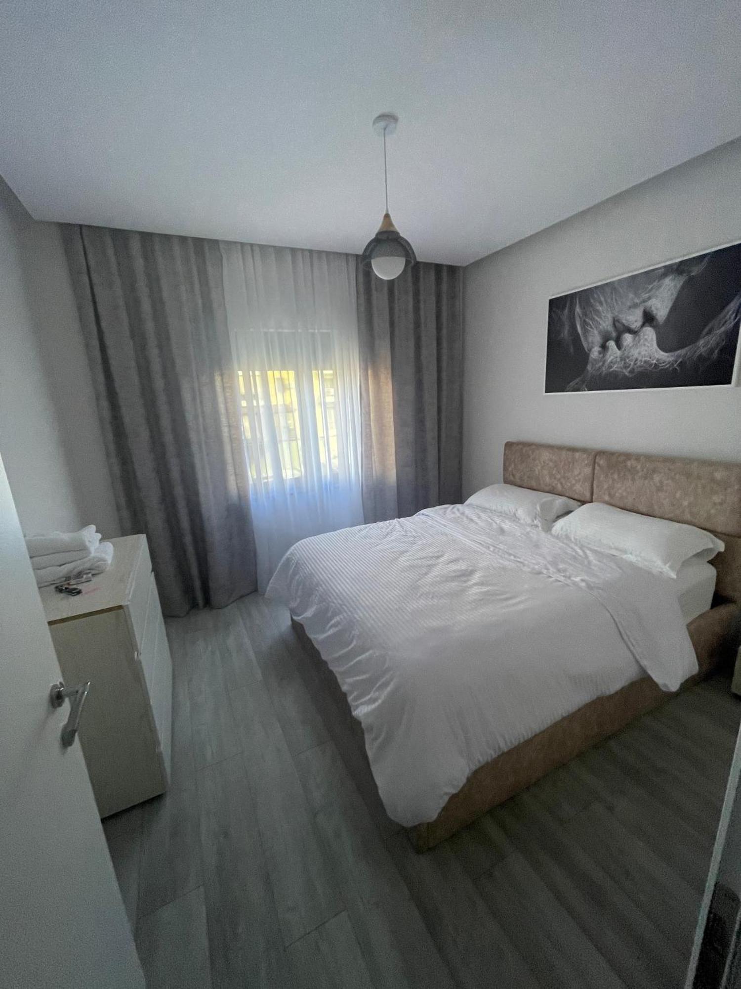 Lacasa-21 Dhjetori Тирана Екстериор снимка